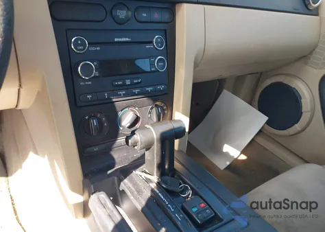 2008 Ford Mustang V6 Premium z USA, uszkodzony, nr VIN 1ZVHT80N185181531